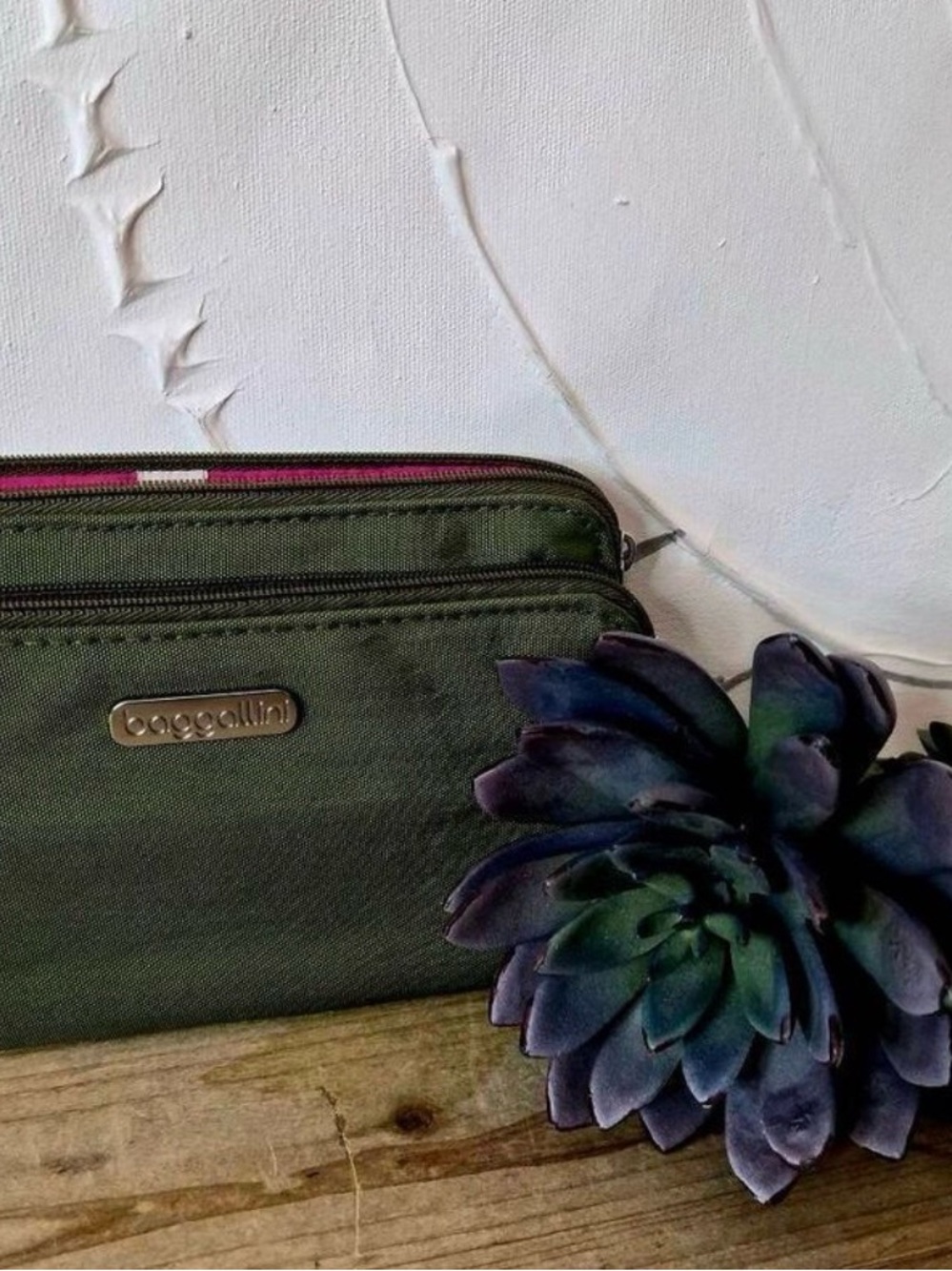 Beautiful Baggallini wristlet NWOT